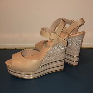🐘 Gianni Bini Wedge Sandal